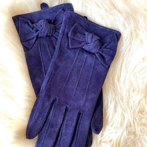 NWOT Super cute purple faux suede gloves with a bow